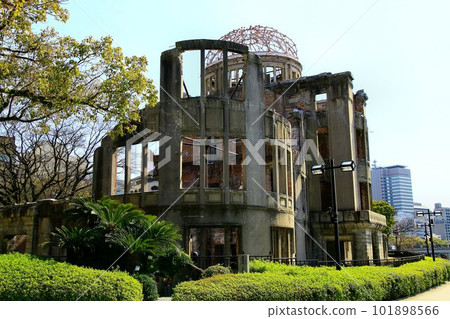 Atomic bomb dome that conveys the disaster of the atomic bombing to the present day Atomic bomb dome that conveys the disaster of the atomic bombing to the present day 101898566