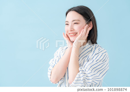 beauty woman blue back beauty woman blue back 101898874