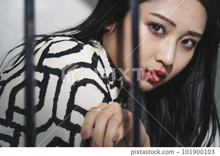 Portrait of a cool woman 101900103