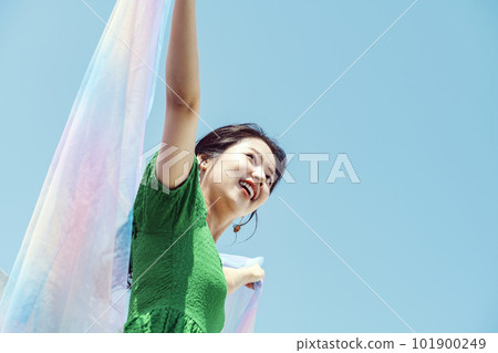 Female outdoor portrait 101900249