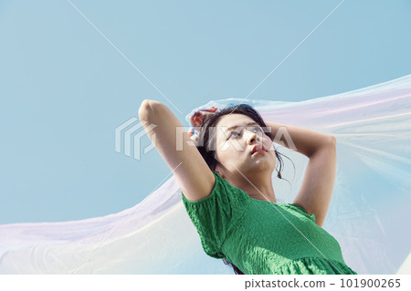 Young lady's portrait 101900265