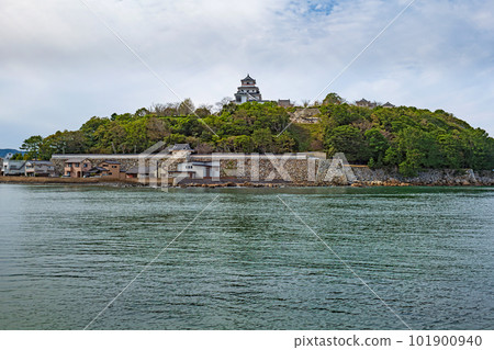 Saga Karatsu Castle Looking at the castle tower from the Matsuura River Saga Karatsu Castle Looking at the castle tower from the Matsuura River 101900940