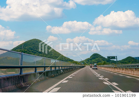 Driving on the Kagawa-Takamatsu Expressway 101901199