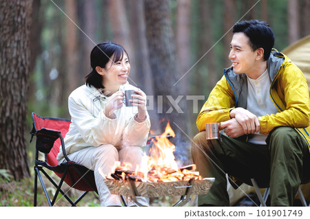 A couple bonfire at the camp 101901749