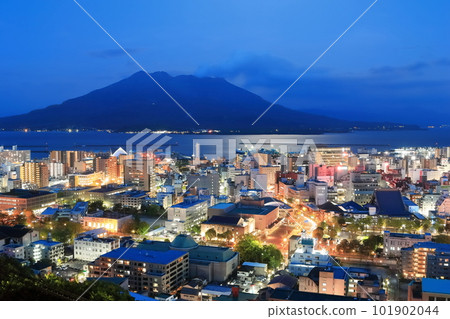 [鹿兒島縣]從城山公園展望台眺望櫻島和鹿兒島市的夜景 101902044