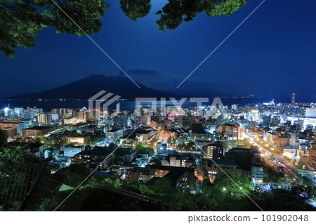 [鹿兒島縣]從城山公園展望台眺望櫻島和鹿兒島市的夜景 101902048