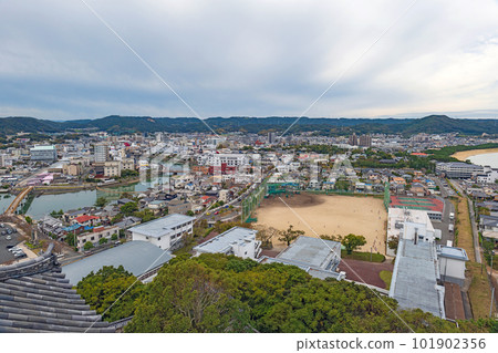 從佐賀縣唐津城的天守望出去唐津市 101902356