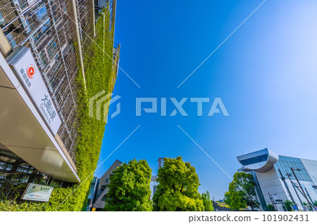 東京都市風景在日本夏日。東急醫院附屬的東急大岡山站和東京工業大學大岡山校區的景色 101902431