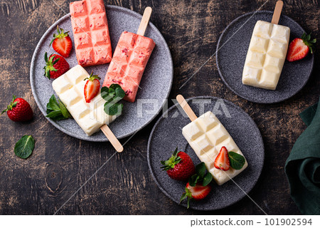 Strawberry ice cream pop sicle with mint 101902594