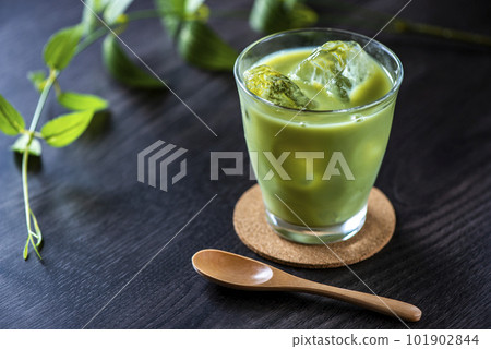 Cold matcha latte 101902844