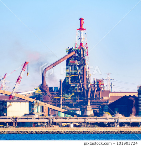 JFE Steel East Japan Works seen from the sea [ Image of heavy industry ] 101903724