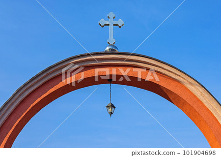 Cross at Arch 101904698