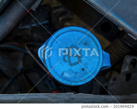 Tank cap for filling the windshield washer of the car. Tank cap for filling the windshield washer of the car. 101904829