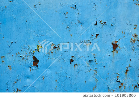 Blue painted metal surface with rust showing through, surface texture 101905800