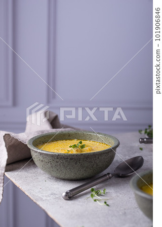 Cheese soup Cheeseburger with minced meat 101906846