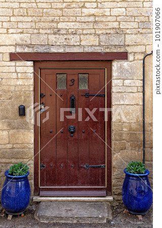 Old house door in the Village of Nunney - Somerset, England 101907066