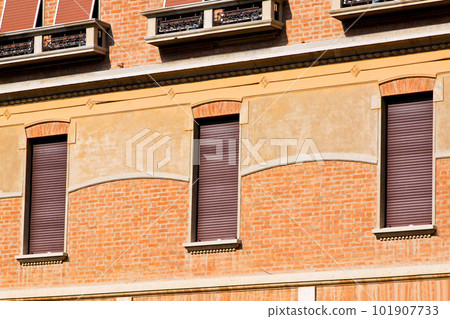 Closed windows 101907733