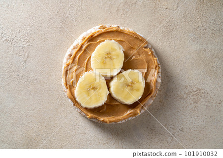 Rice cake with banana and peanut butter, healthy protein snack 101910032