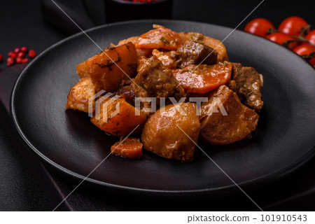 Delicious fresh cooked stew with pork meat or beef with potatoes, carrots, spices and herbs 101910543