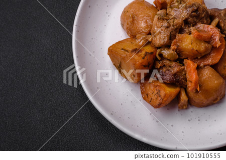 Delicious fresh cooked stew with pork meat or beef with potatoes, carrots, spices and herbs 101910555