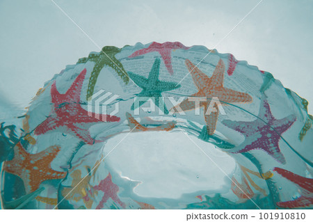 pool and float 101910810