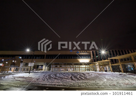 【新高岡站】清晨南口前的風景 101911461