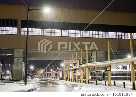 [Shin-Takaoka Station] Scenery in front of the north exit in the early morning 101911854