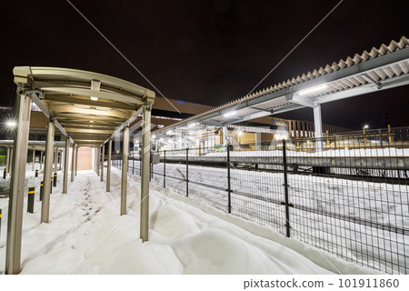[Shin-Takaoka Station] Scenery in front of Johana Line platform in the early morning 101911860