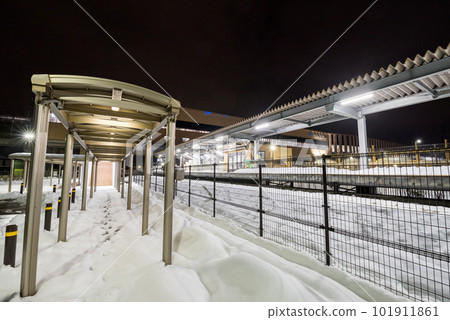 [Shin-Takaoka Station] Scenery in front of Johana Line platform in the early morning 101911861