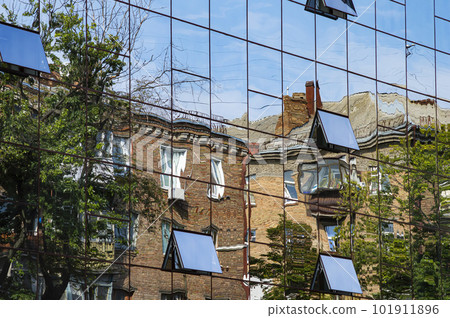 Reflection in the mirror windows of the city street office building. 101911896