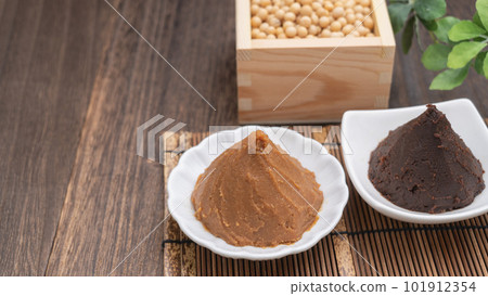 Soybeans and Miso | Red Miso and Koji Miso Comparison Image Soybeans and Miso | Red Miso and Koji Miso Comparison Image 101912354