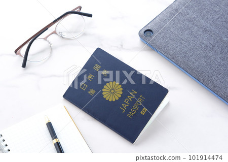 Prepare a Japanese passport (5-year navy blue passport) and plan your trip Prepare a Japanese passport (5-year navy blue passport) and plan your trip 101914474
