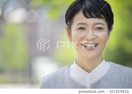 A portrait of a smiling Arafif woman A portrait of a smiling Arafif woman 101914650