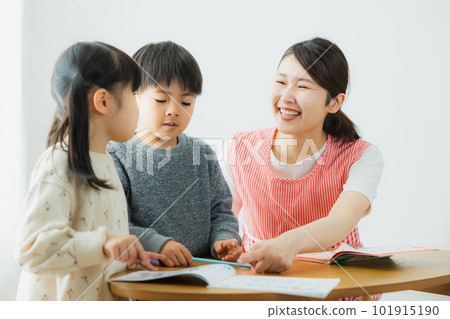 Nursery teacher, nursery school, after-school childcare 101915190