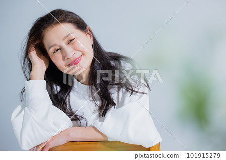 Middle Senior Female Hair Care Image Middle Senior Female Hair Care Image 101915279