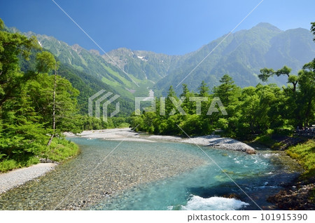 信州上高地的夏日風光 信州上高地的夏日風光 101915390