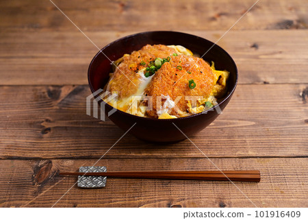 Croquette egg rice bowl and shichimi chili pepper 101916409