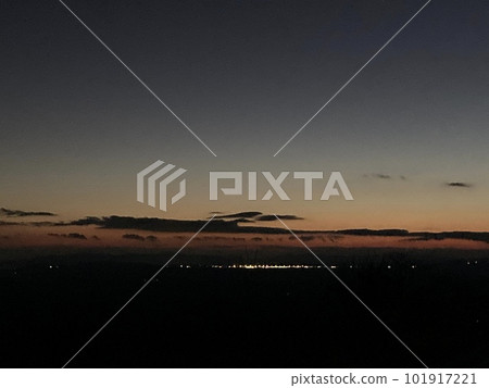 與天空接壤 101917221