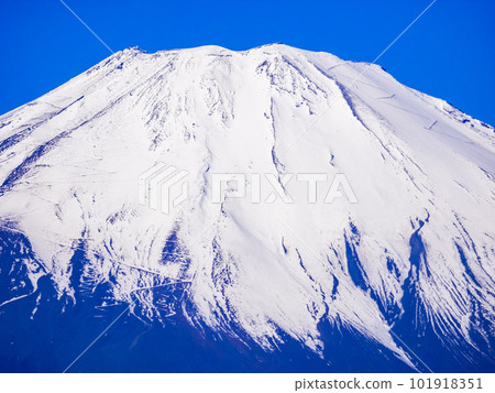 富士山白雪皚皚的山頂（東-東南，御殿場一側） 101918351