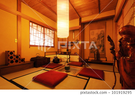 A Japanese-style room with a Showa retro hearth A Japanese-style room with a Showa retro hearth 101919295