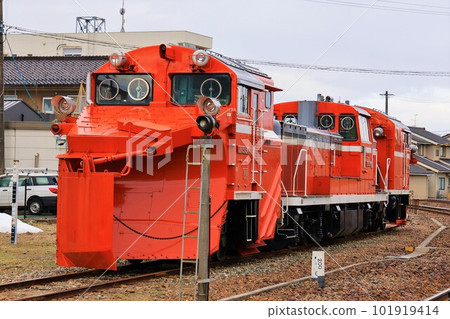 [JR西日本] DE15型內燃機車（高岡站） 101919414