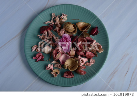 Carnation dry potpourri coordinate table styling light blue Carnation dry potpourri coordinate table styling light blue 101919978