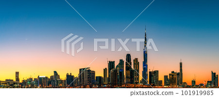 哈利法塔和迪拜城市景觀魔術時刻 101919985