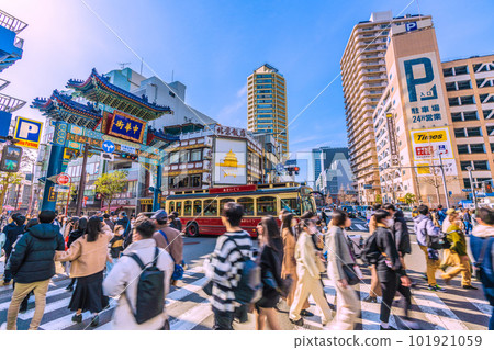 日本橫濱市景 電暈災難前熙熙攘攘的橫濱唐人街。朝陽門、赤窟號、公寓等景觀=第4 101921059