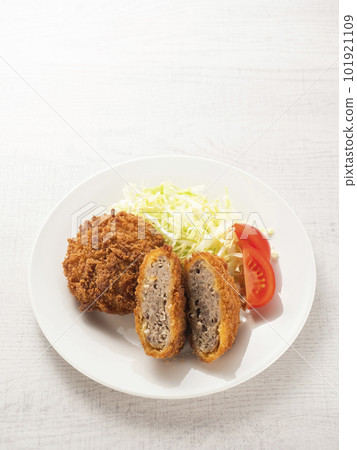 Delicious minced meat cutlet 101921109