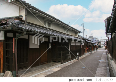 Tondabayashi Jinaimachi Lined with Traditional Wooden Houses 101922072