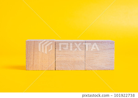 [Synthetic Material] Three wooden blocks placed on a yellow background 101922738