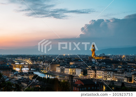 Top view of the Old Palace in Florence Town Hall tower by architect Arnolfo di Cambio in a warm summer late evening overlooking the bridge over the Arno river. Copyspac 101923753