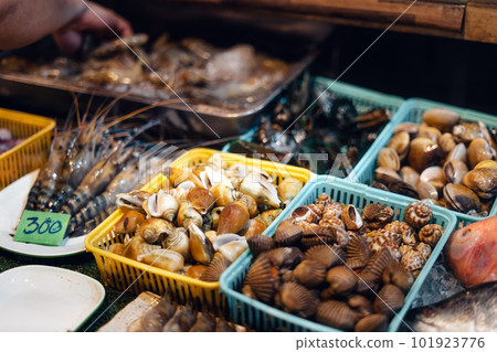 Fresh seafood at the street market 101923776