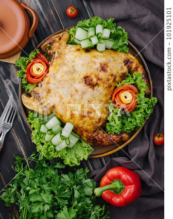 Roast chicken with fresh vegetables top view 101925101